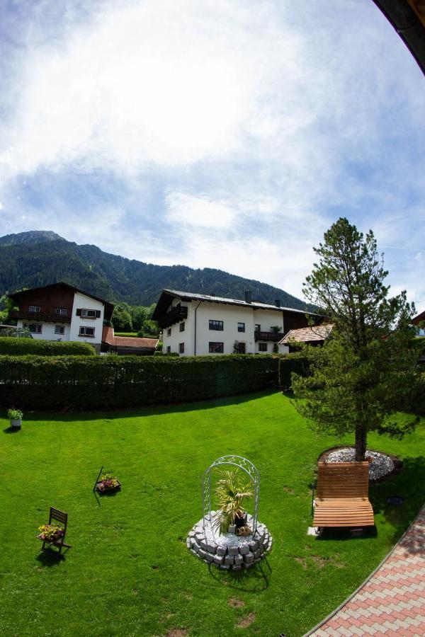 Apart Schoene Aussicht Sautens Exteriör bild
